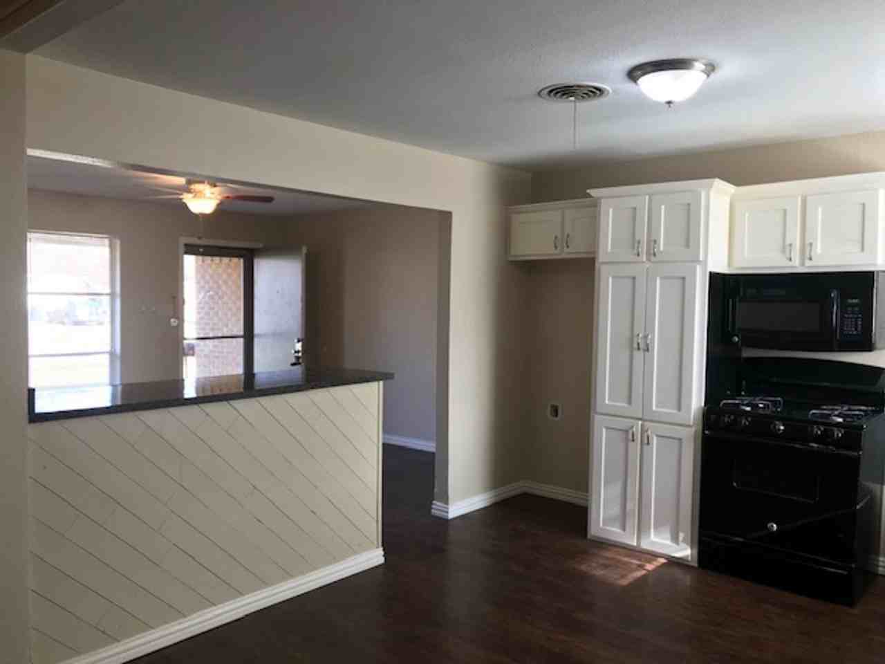 3722 Lisa Ln - Photo 2 of 24