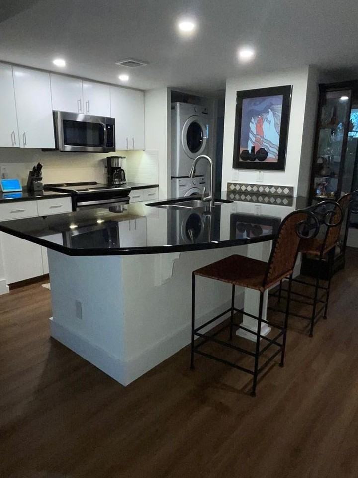1006 Guadalupe St #1B - Photo 3 of 5