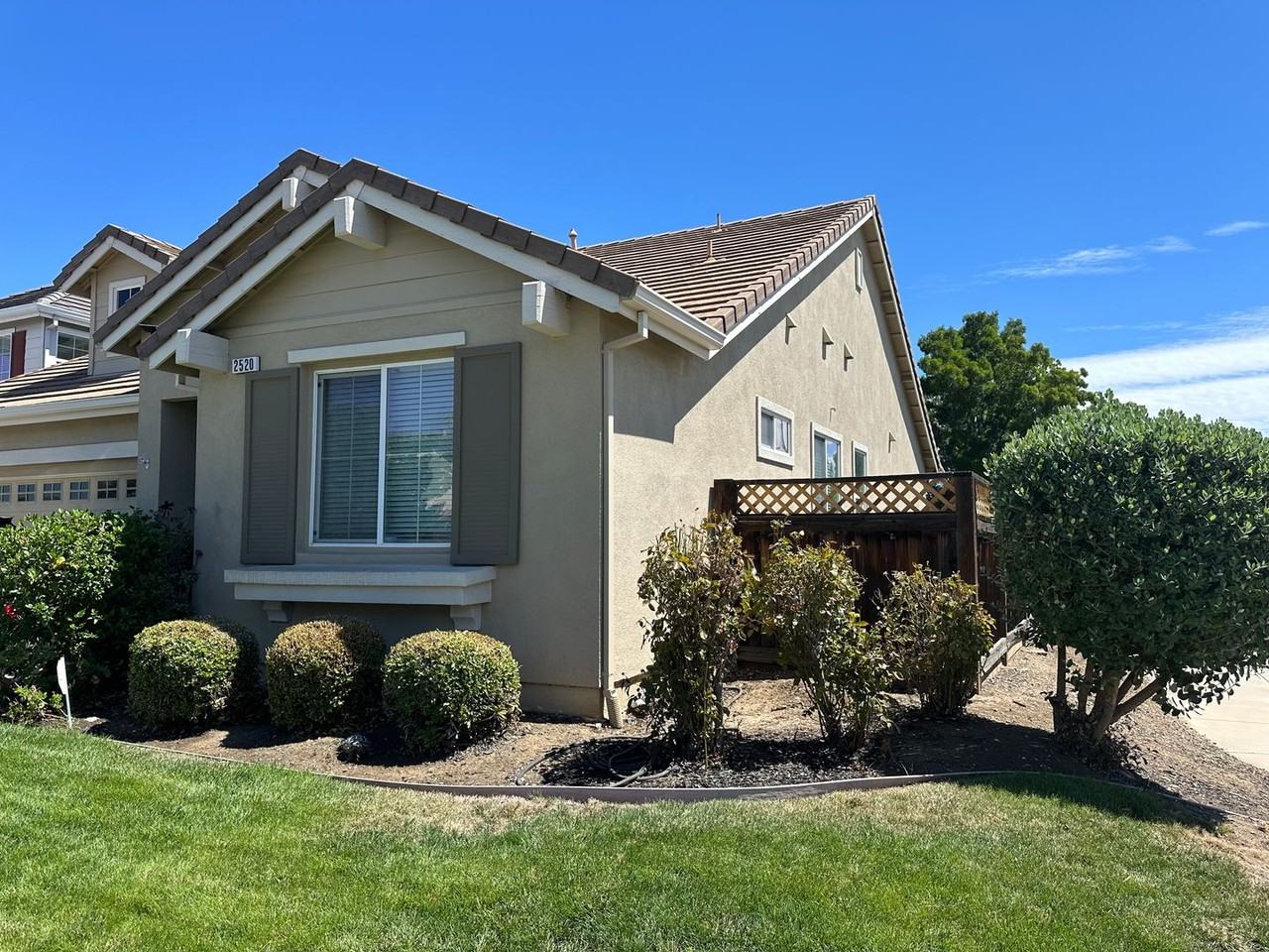 2520 Albertine Ln - Photo 3 of 18