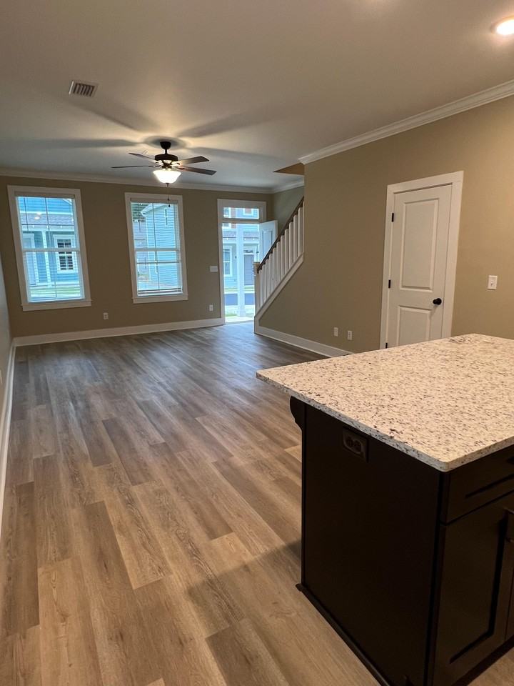 31 Stone Ridge Dr - Photo 3 of 12