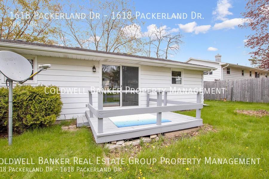 1618 Packerland Dr - Photo 3 of 12