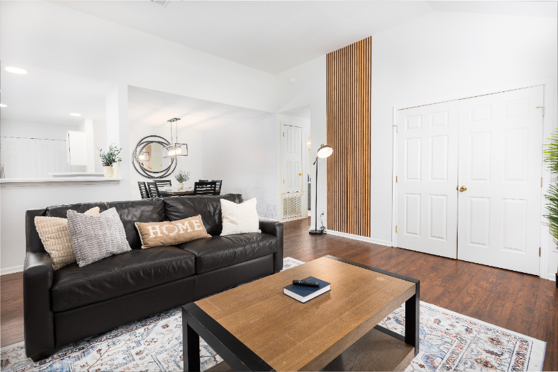 817 Saunders Dr - Photo 2 of 19