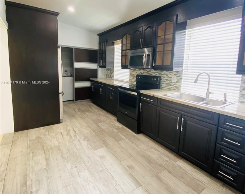 7452 Sw 12th St - Photo 3 of 14