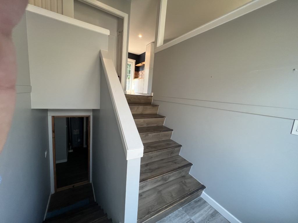 3963 Macisaac Dr Uppr - Photo 4 of 32