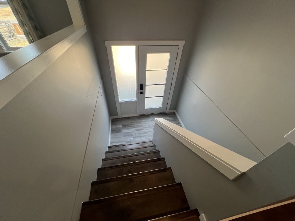 3963 Macisaac Dr Uppr - Photo 5 of 32