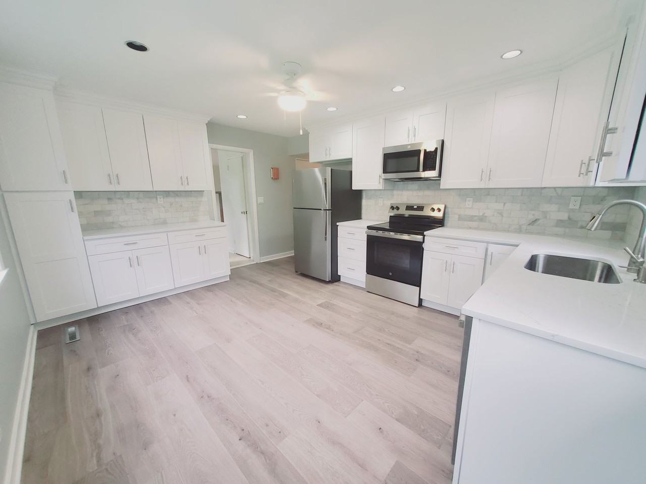22 Edith Ln #A - Photo 2 of 8