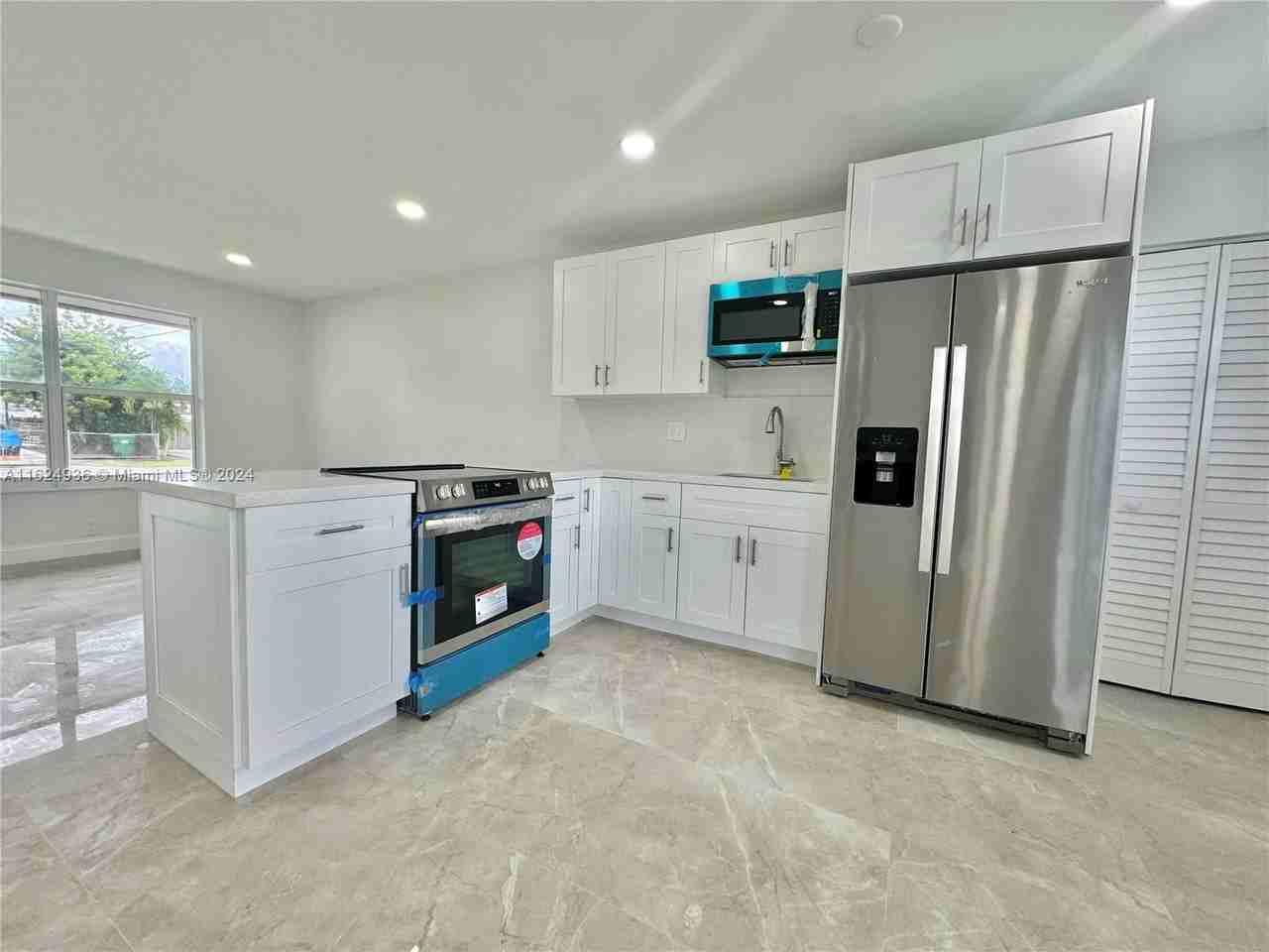 10341 Sw 50th St - Photo 3 of 8