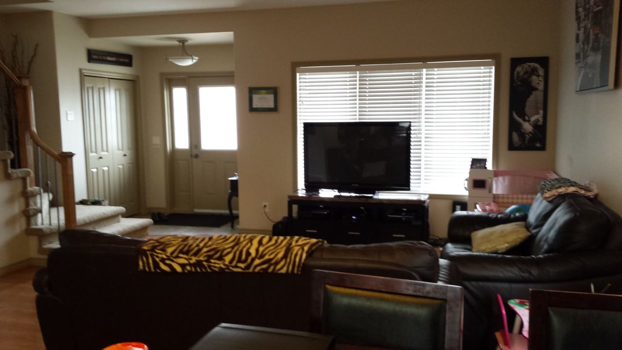 651 Willowgrove Crescent - Photo 3 of 17