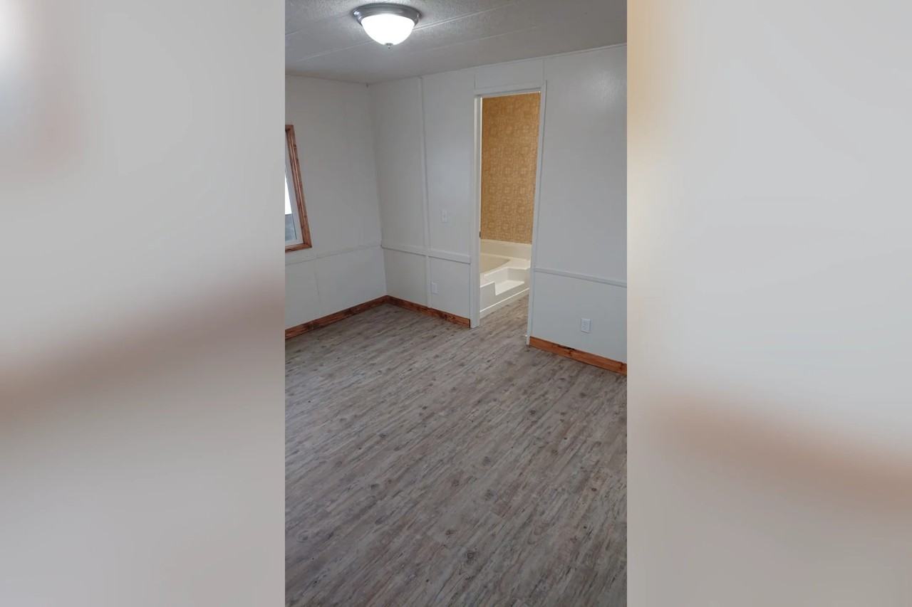 421 N Hooper Ave Trlr E10 - Photo 2 of 13