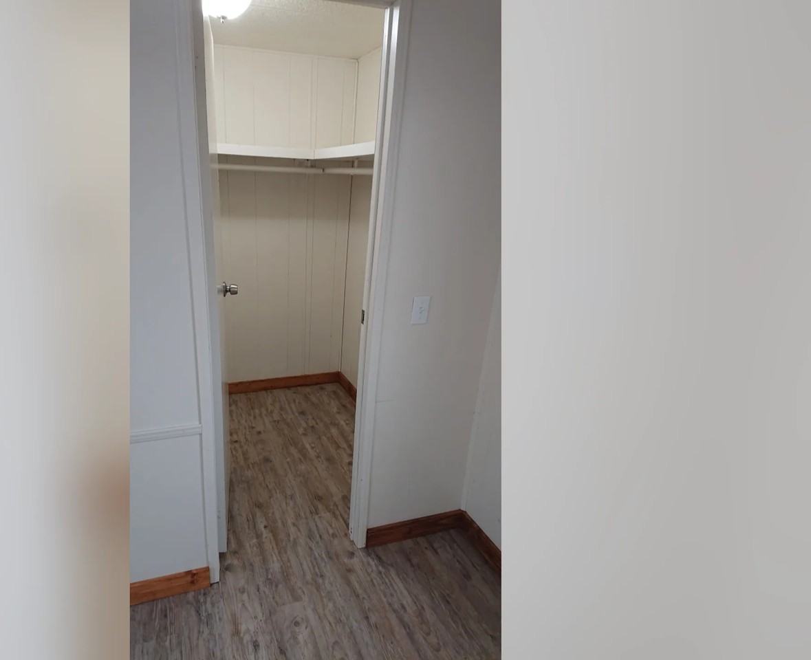 421 N Hooper Ave Trlr E10 - Photo 3 of 13