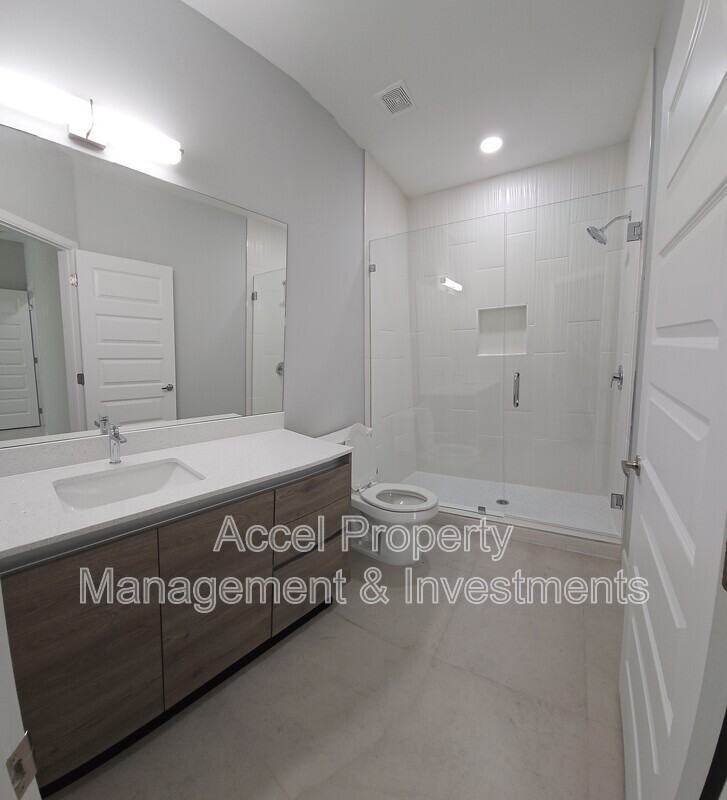 816 N Abbey Ave #3 - Photo 7 of 12