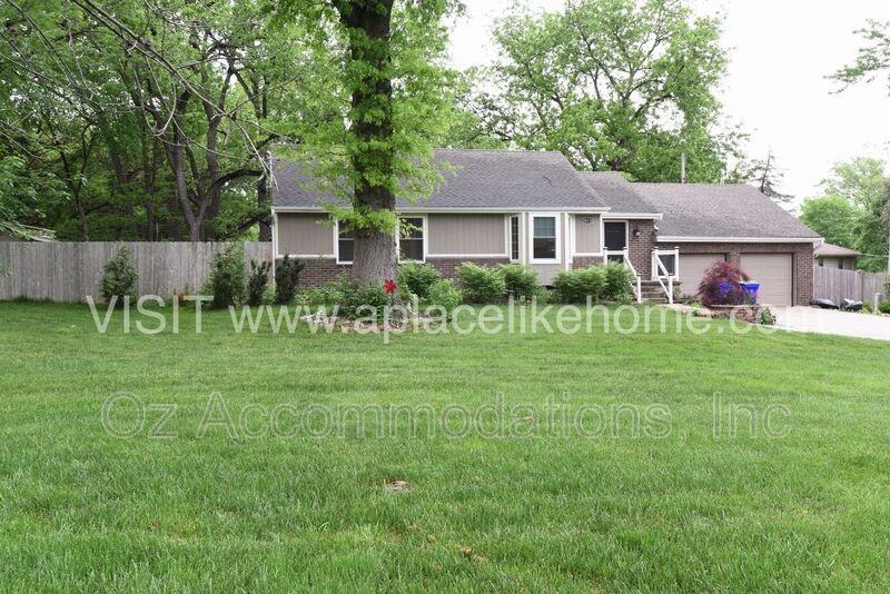 10218 W 67th St - Photo 2 of 28