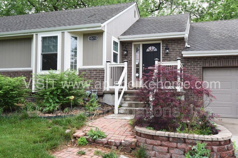 10218 W 67th St - Photo 3 of 28