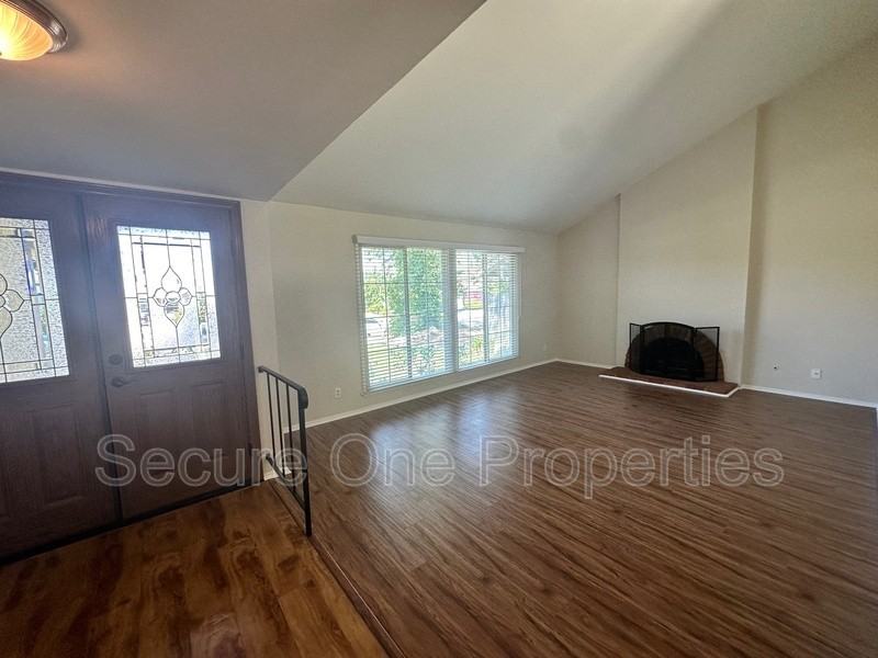 29362 Hillrise Dr - Photo 5 of 25