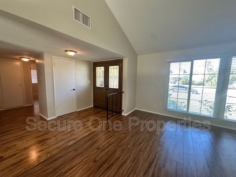 29362 Hillrise Dr - Photo 6 of 25