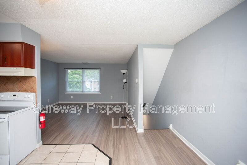 408 Winding Way - Photo 3 of 25