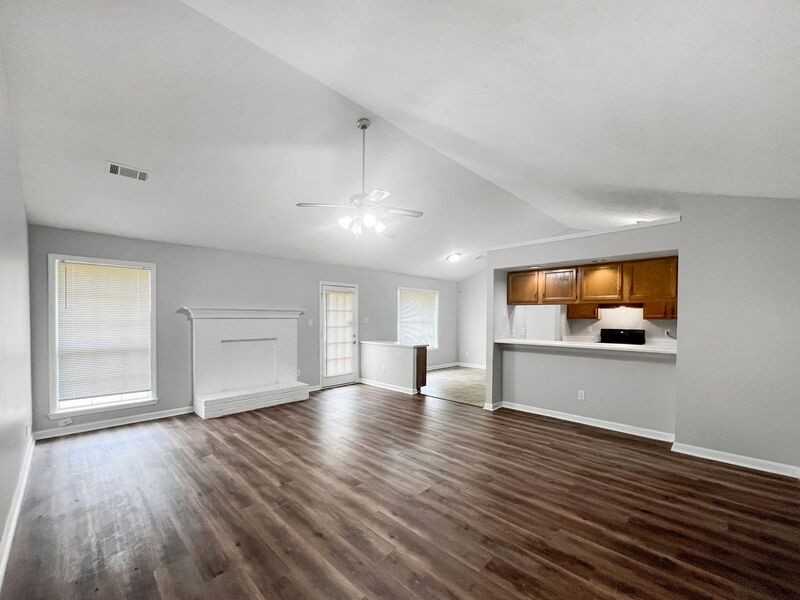 3320 Kenbridge Dr - Photo 3 of 14