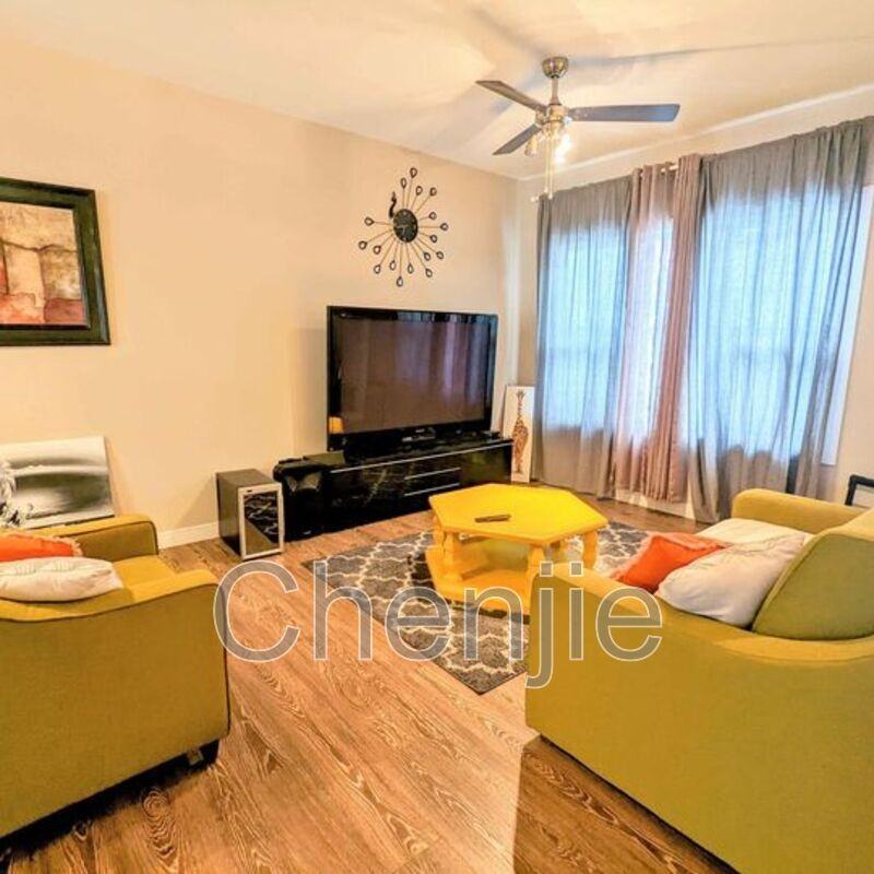 10114 160 St Nw #11 - Photo 2 of 10