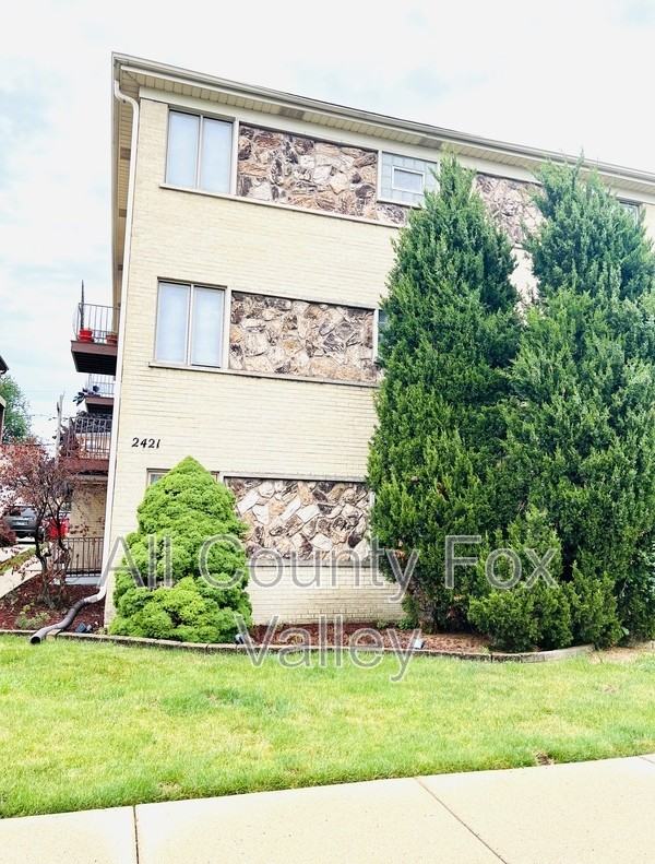 2421 N 77th Ct - Photo 2 of 24