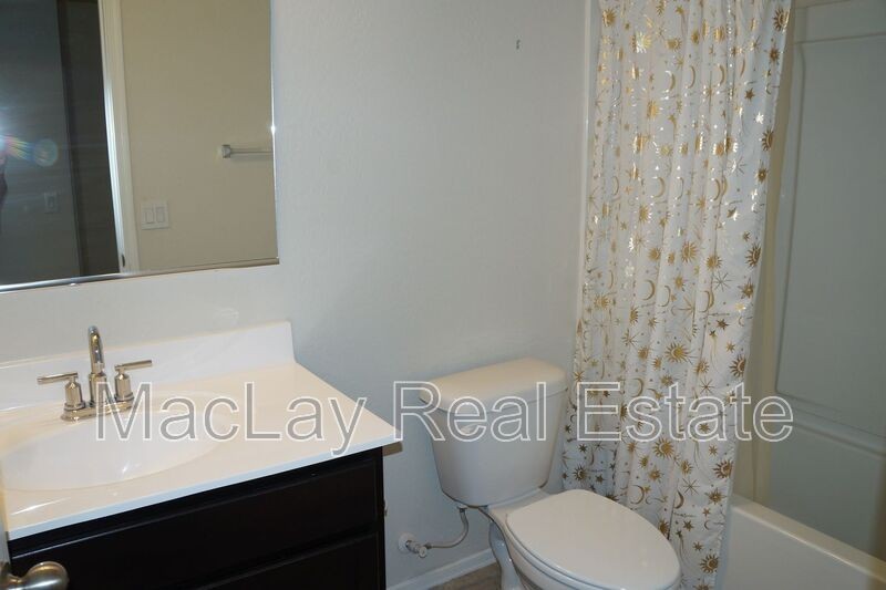 1083 W Chimes Tower Dr - Photo 3 of 27