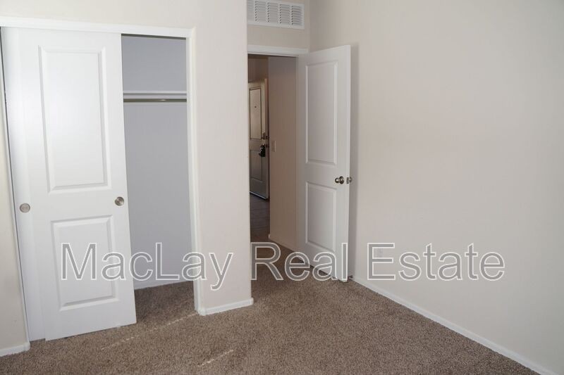 1083 W Chimes Tower Dr - Photo 5 of 27