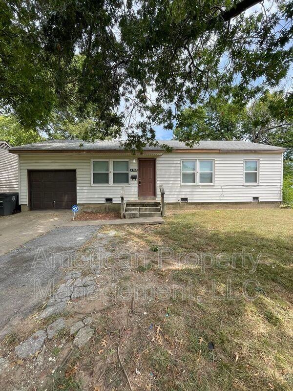 2403 N Vandalia Ave - Photo 2 of 21