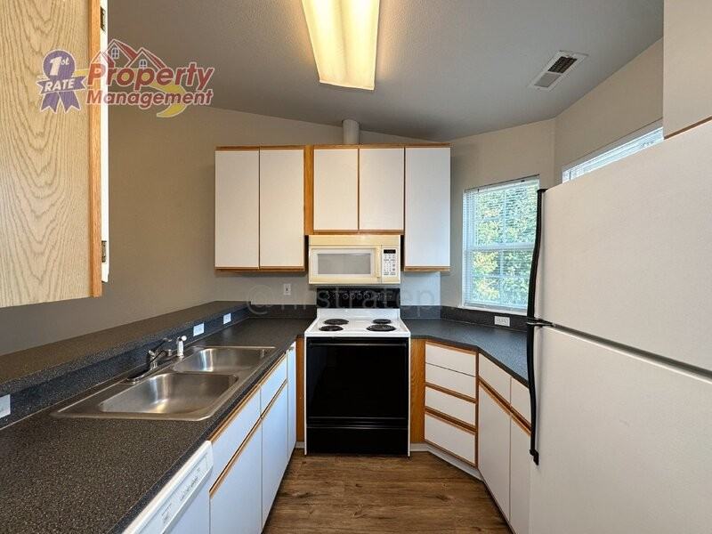 40 E King St - Photo 4 of 20