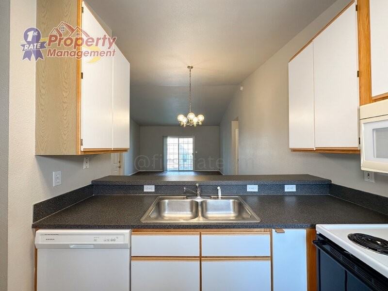 40 E King St - Photo 5 of 20