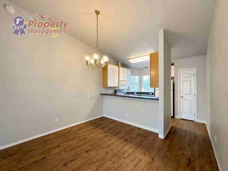 38 E King St - Photo 3 of 18