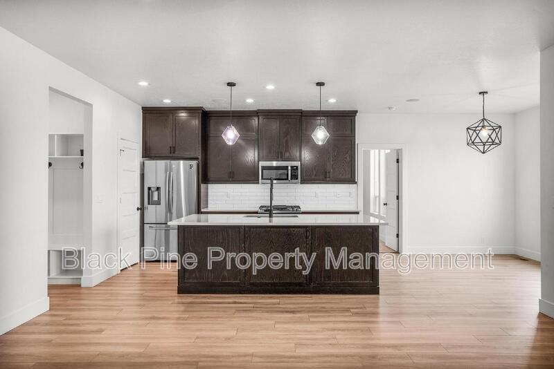 2167 N Klemmer Ave - Photo 5 of 44