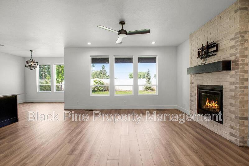 2167 N Klemmer Ave - Photo 6 of 44