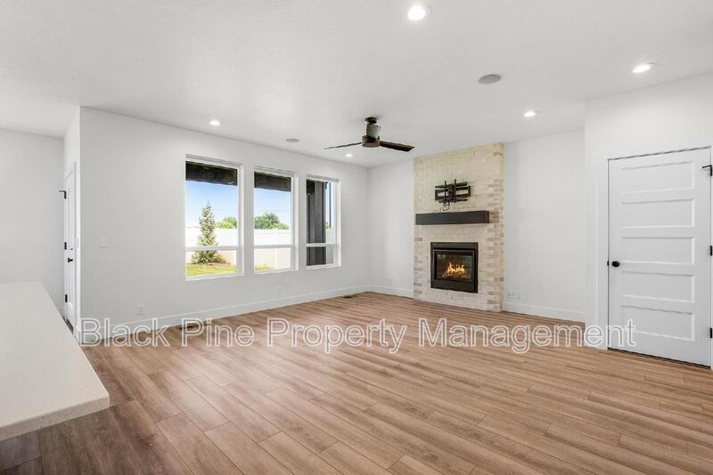 2167 N Klemmer Ave - Photo 7 of 44