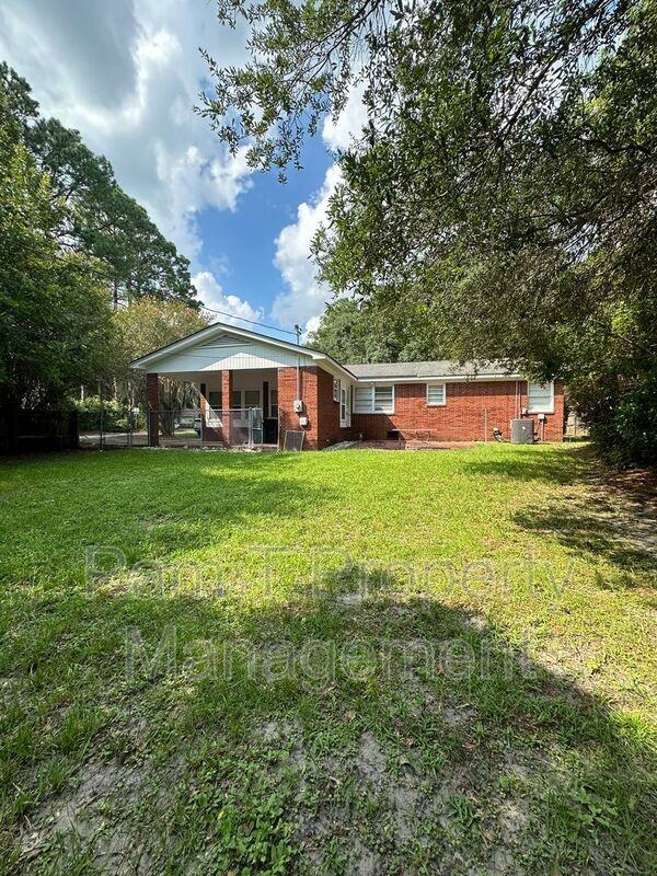 201 Kensington Dr - Photo 4 of 31