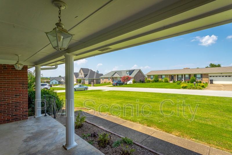 8140 Holly Crest Dr - Photo 4 of 46