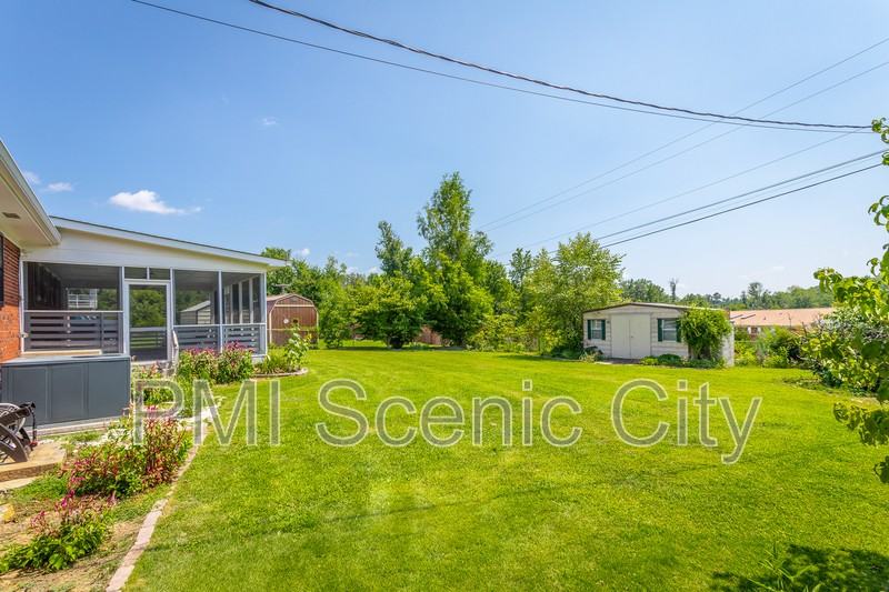 8140 Holly Crest Dr - Photo 6 of 46