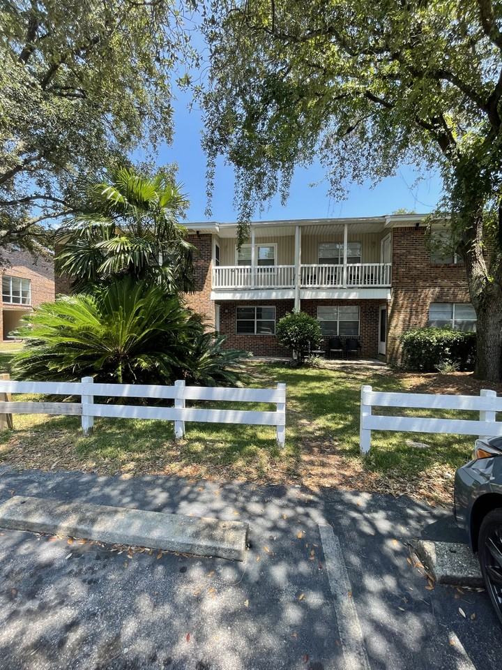 613 Colonial Drive #1