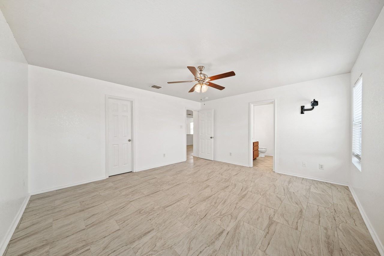 320 Lonestar Gait - Photo 5 of 29