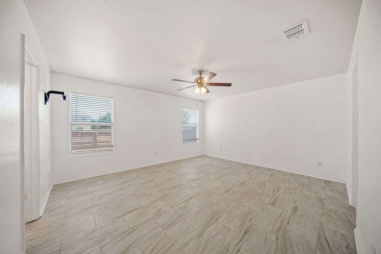 320 Lonestar Gait - Photo 6 of 29