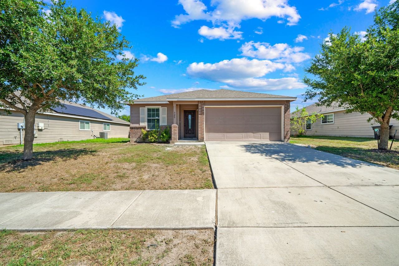 320 Lonestar Gait - Photo 2 of 29
