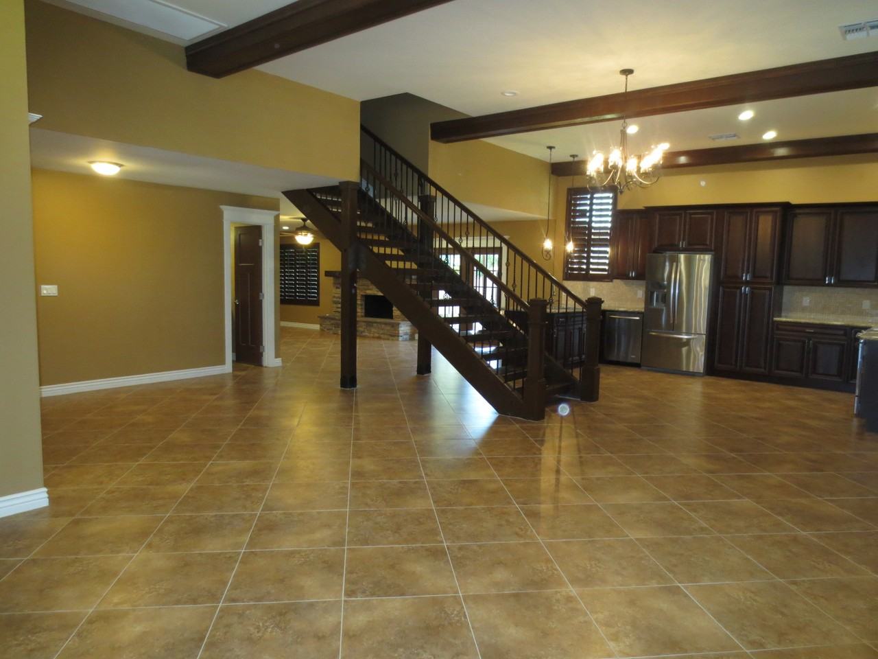 238 E Ellis Dr - Photo 2 of 50