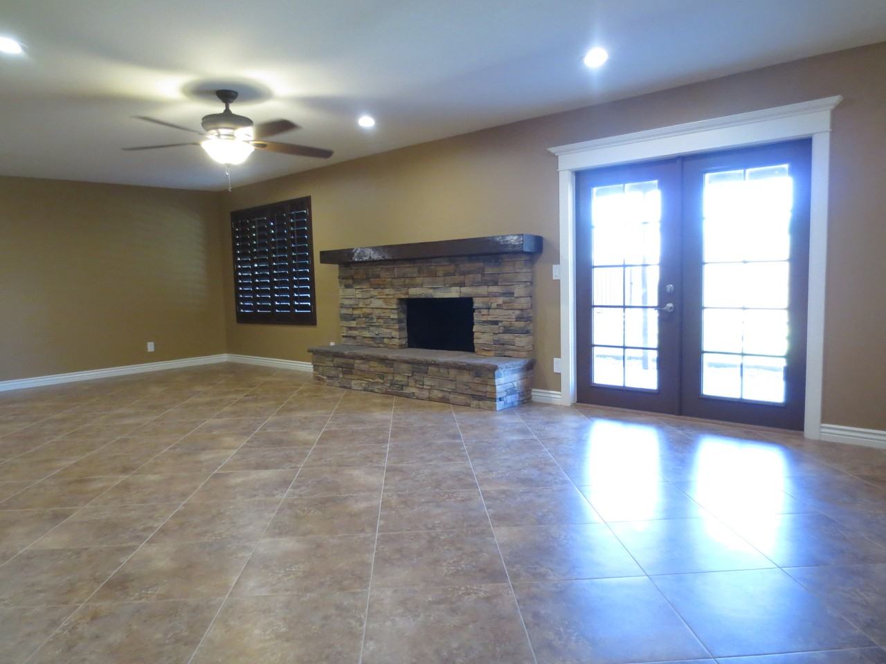 238 E Ellis Dr - Photo 7 of 50