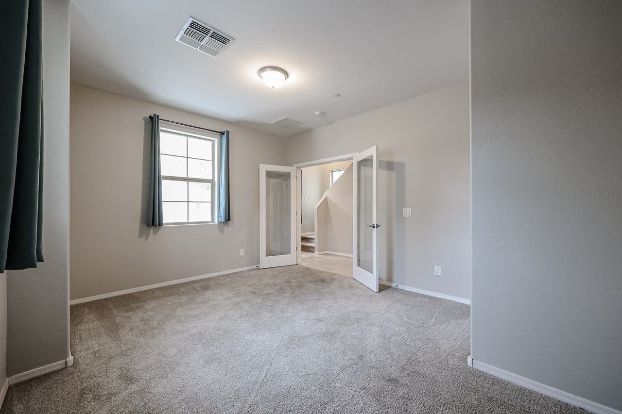 1701 E Dogwood Ln - Photo 3 of 29