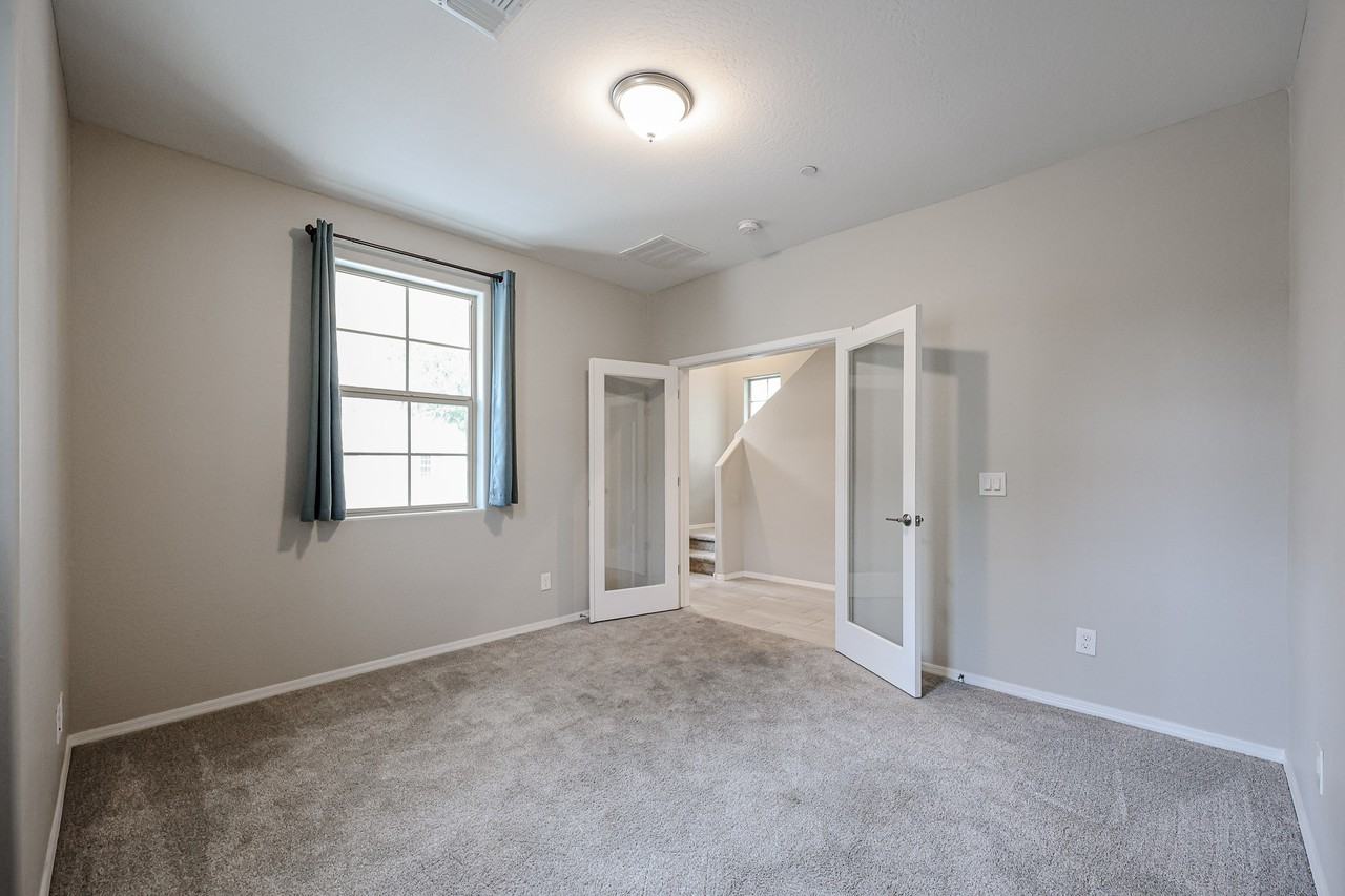 1701 E Dogwood Ln - Photo 4 of 29