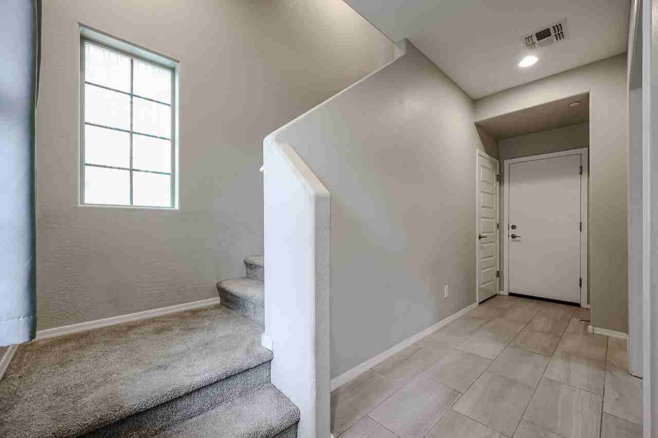 1701 E Dogwood Ln - Photo 5 of 29