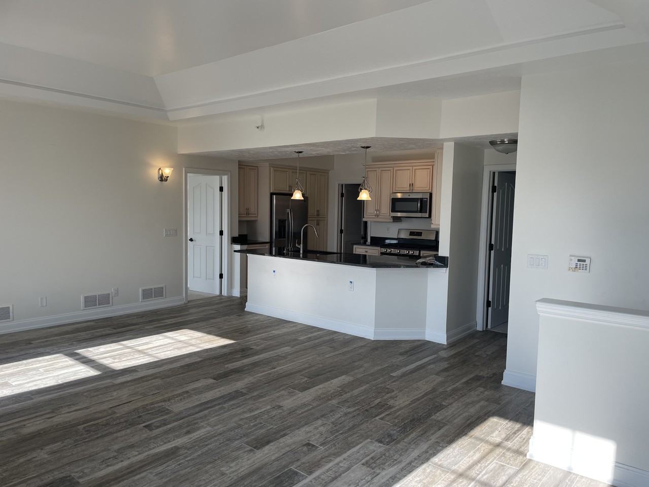 228 Adams Pointe Blvd #6 - Photo 2 of 24