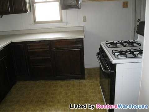 1357 York Ave - Photo 3 of 15