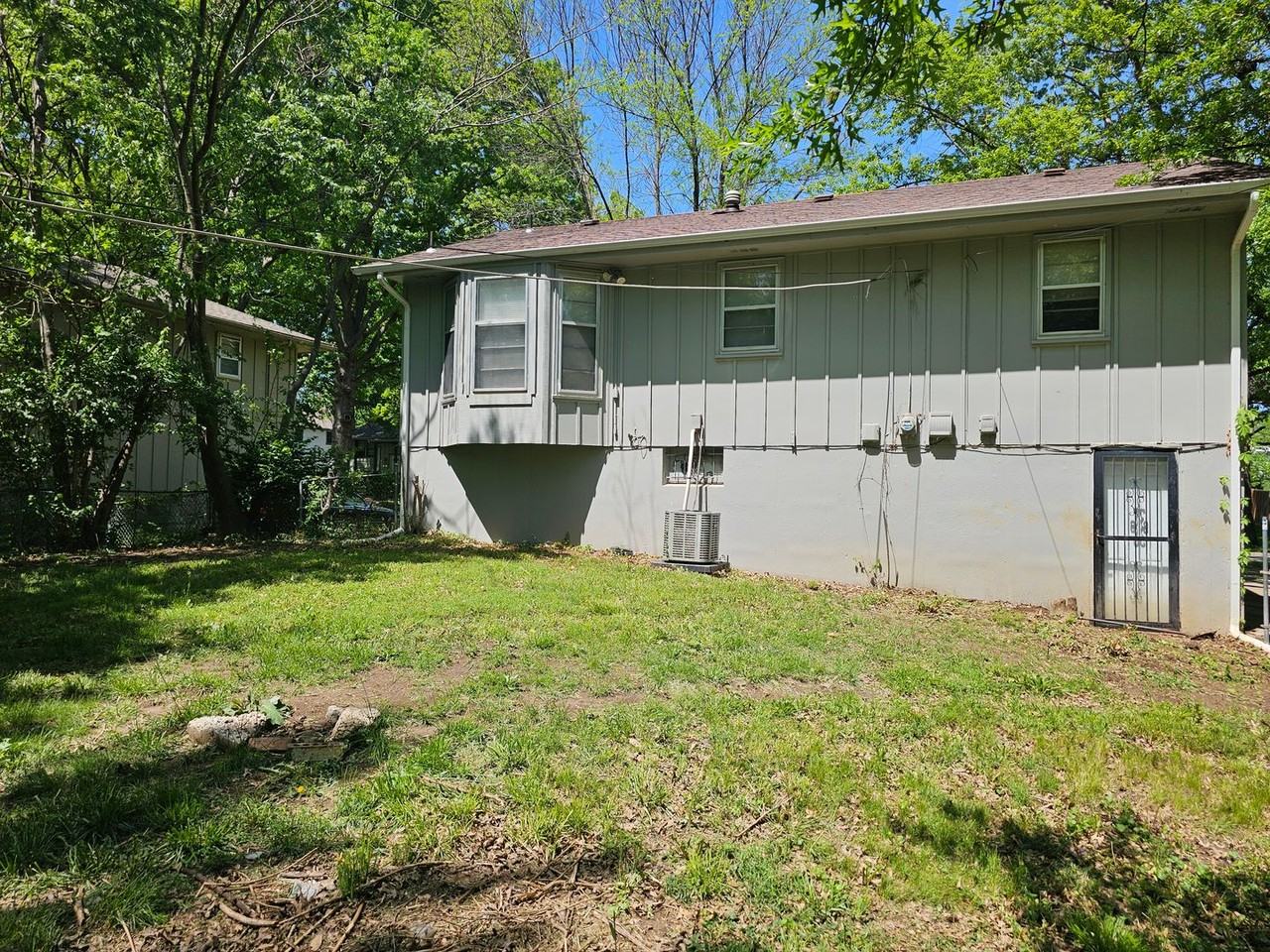 7601 E 119th St - Photo 6 of 41