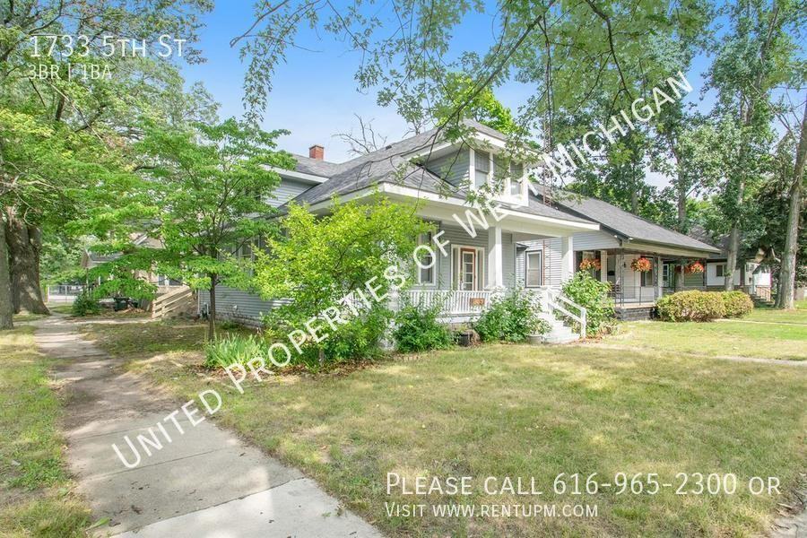 1733 5th St - Photo 3 of 18