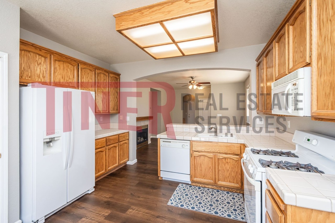 1350 Whitstable Dr - Photo 3 of 17