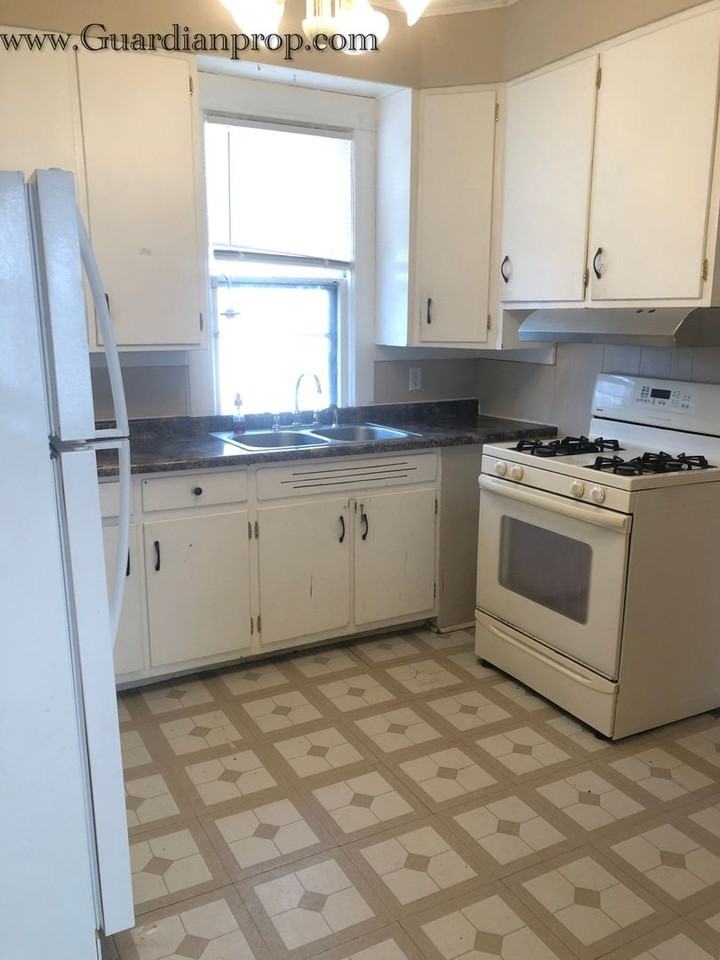 2305 Oak Park Ave N - Photo 3 of 14